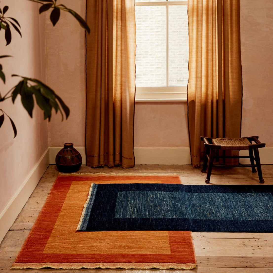Border Hand-knotted Rug