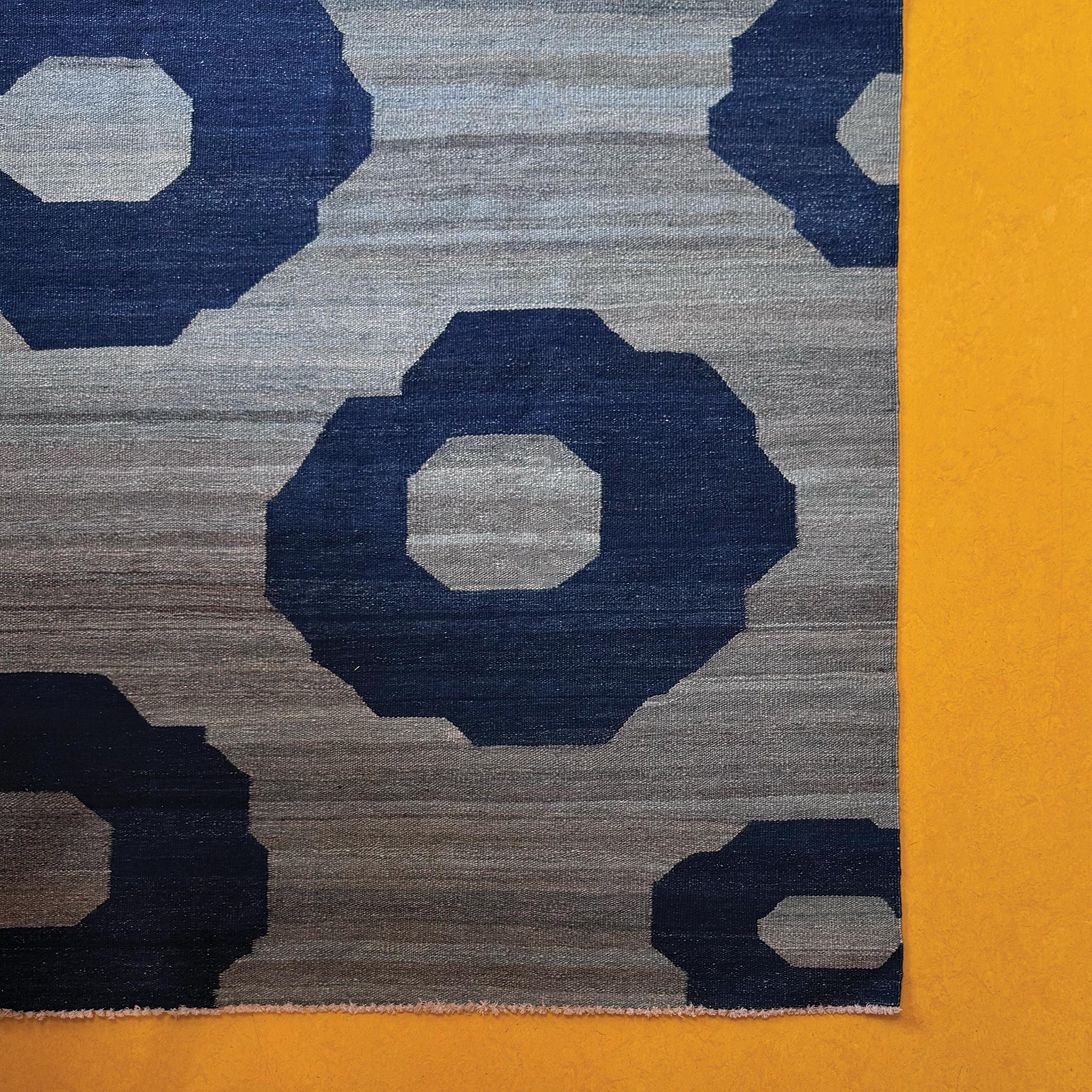 Gul-e Lāla Flatweave Rug