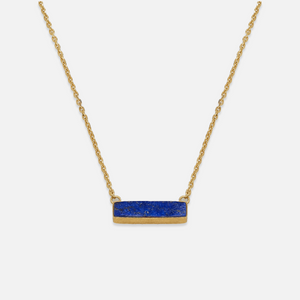 A Lapis Lazuli pendant set in sterling silver on a 40cm chain, with a gold-colored frame.