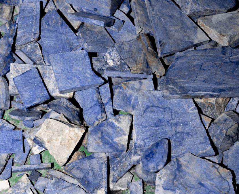 Raw lapis lazuli